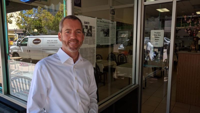 Jeffrey Tumlin,
Principal and Director of Strategy at Nelson\Nygaard Consulting, outside a restaurant near Oakland City Hall. Photo: Streetsblog/Rudick, in 2016