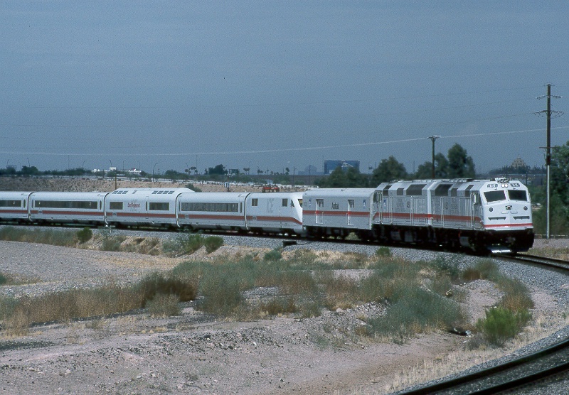 A Siemens High-speed train touring behind a conventional diesel in California during a demonstration run in the 90s. Photo: Wikimedia Commons
