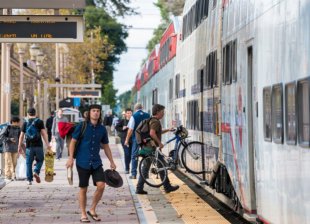 Caltrain carries 60,000 people on an average weekday, far below its potential. Photo: Sergio Ruiz