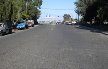 Menlo Park plans to include just one five-foot wide bike lane on the south side of Haven Avenue, and no bike lane at all on the north side, where parallel parking will be removed. Photo: Andrew Boone
