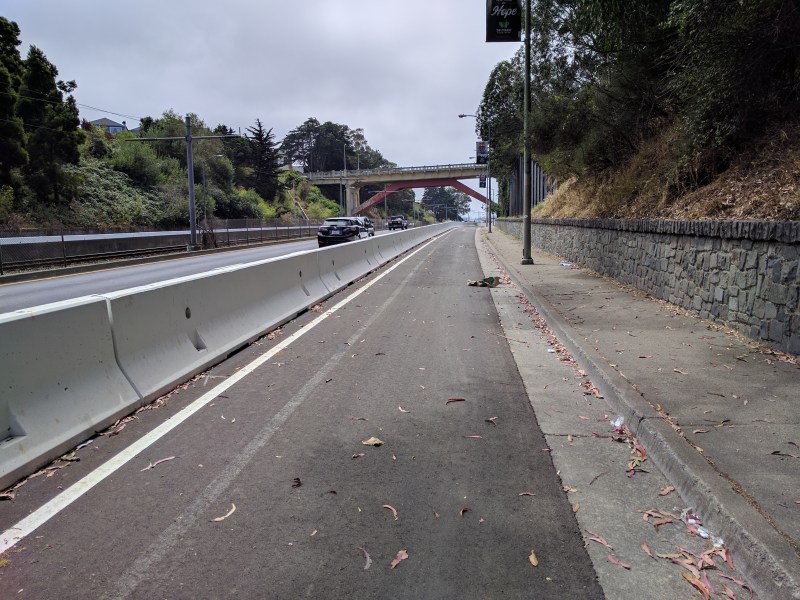 San Jose Avenue in the Bernal Cut with concrete barrier (seen on the left). All photos Streetsblog/Rudick