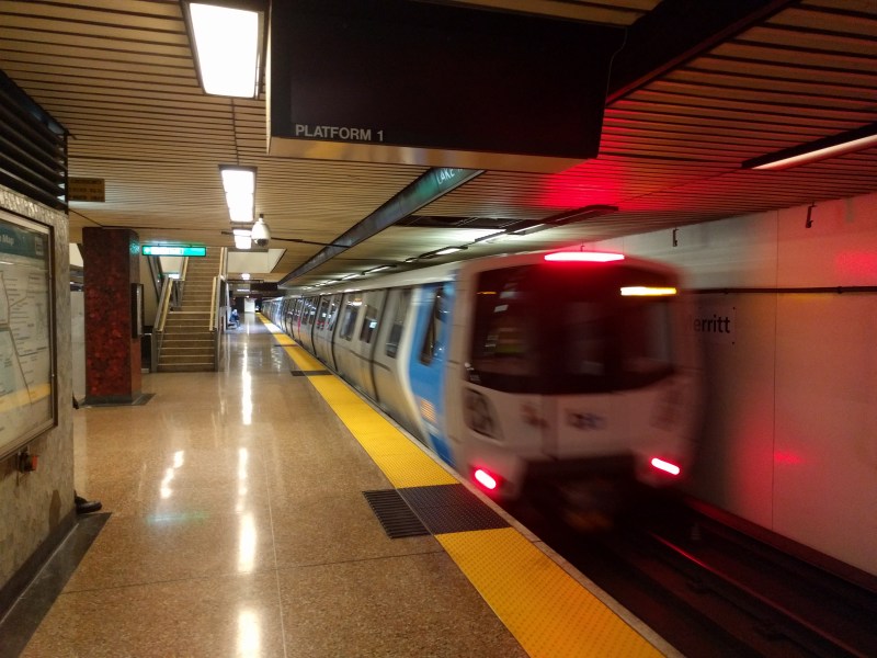 The new BART train leaving Lake Merritt station. Photo: Streetsblog/SF