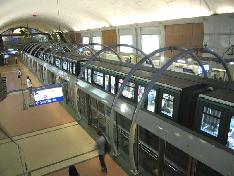 The Paris line 14 platform screen doors. These trains also have no on-board operator. Photo: Wikimedia Commons