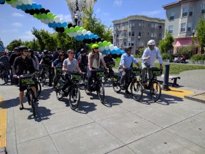 A ride was held in Hayes Valley to introduce electric bikes to S.F.'s bike-share system. All photos Streetsblog/Rudick unless noted