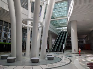The main hall of the new transit center, now closed. All photos Streetsblog/Rudick