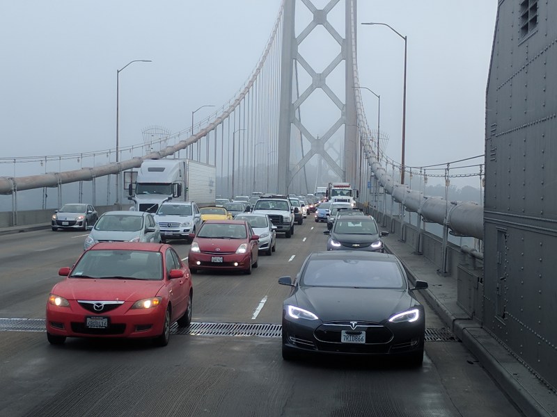 All cars (and one truck) clogging up all the lanes on the bridge. Photo: Streetsblog/Rudick