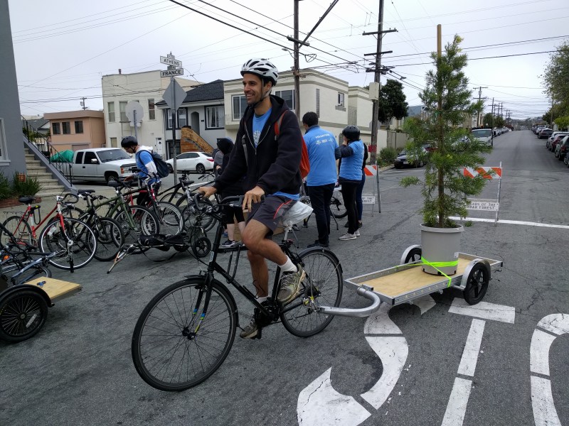 Anthony Castanos hauling a new tree bound for the Excelsior during Saturday's 'Bike Tree Love.' Photos: Streetsblog/Rudick