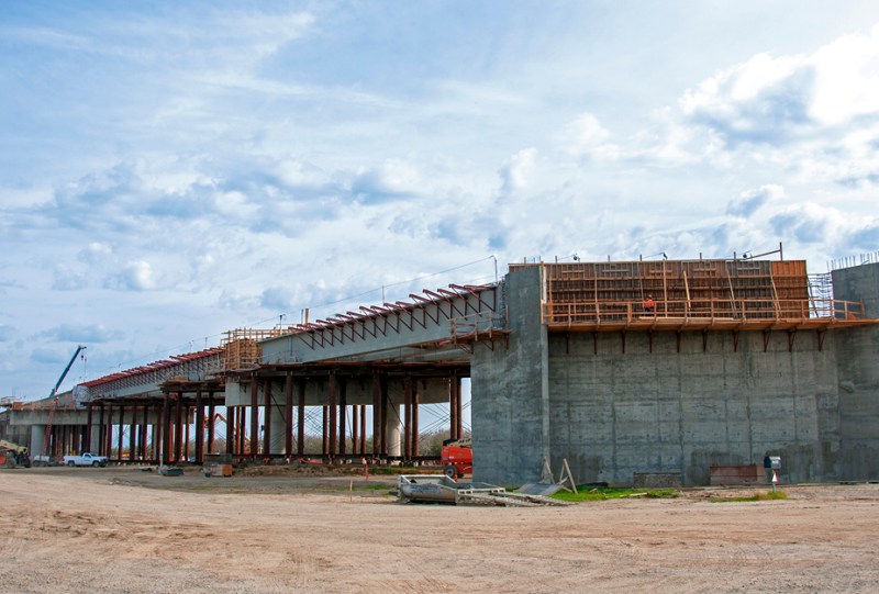 Road 27 grade sep in Madera County, part of the HSR spine. Photo: CAHSRA