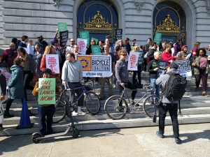 The pre-vote rally on the steps of City Hall. Photo: Streetsblog/Rudick