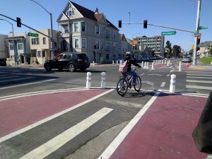 A cyclist traveling across 8th and Madison in Oakland. Photo: Streetsblog/Rudick