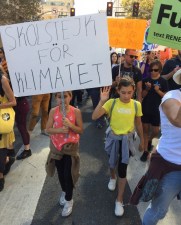 Several Youth Climate Strike bore signs with Thunberg's "Skolstrejk för klimatet" - school strike for climate. Photos by Joe Linton/Streetsblog L.A.