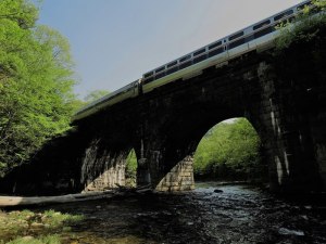 An Amtrak Lake Shore Limited train passes through Chester, Mass. Photo by Benjamin Turon, licensed under the Creative Commons BY-SA 4.0 license.