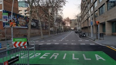 The entrance to a Barcelona superblock, or "superilla" in Catalan. Source: Creative Commons