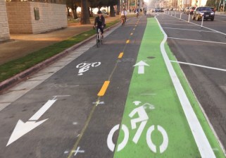 Santa Monica's nearly completed two-way bikeway along Ocean Avenue. All photos by Joe Linton/Streetsblog L.A.