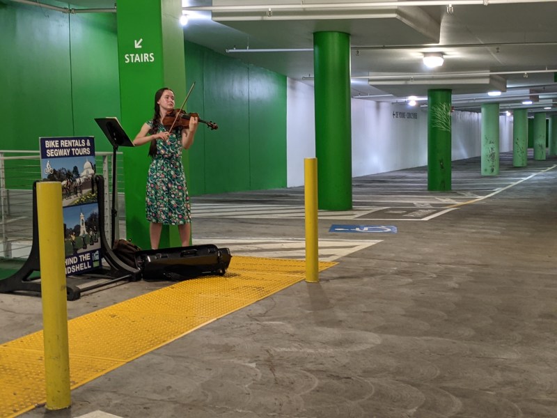 High School senior Pearl de la Motte entertains parking garage guests. Photos: Streetsblog/Rudick