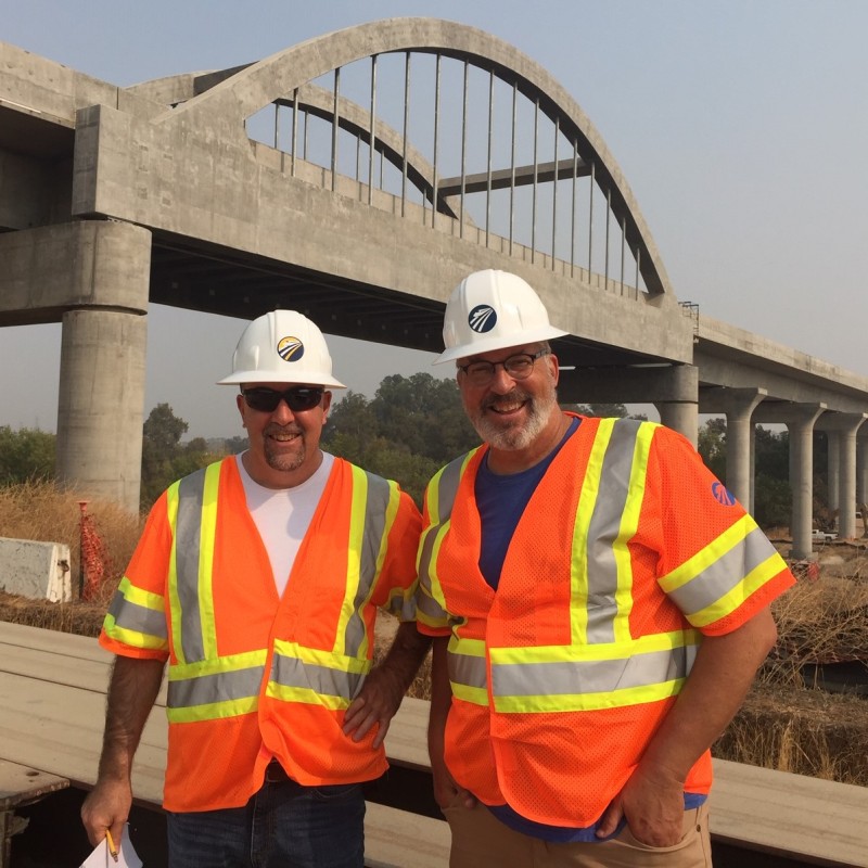 Streetsblogs S.F. editor Roger Rudick and L.A. editor Joe Linton at the San Joaquin River Viaduct.