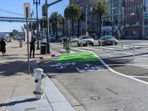Extension of the protected bike lanes on the Embarcadero. Photo: Streetsblog/Rudick