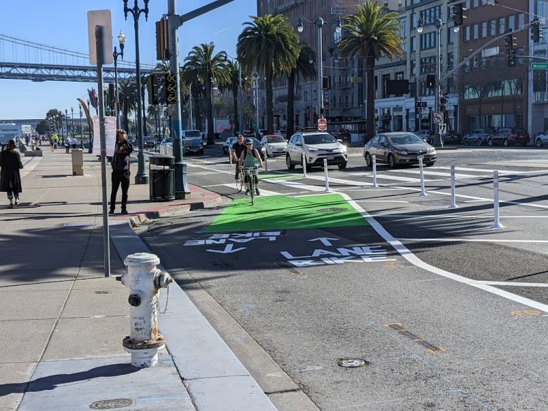 Extension of the protected bike lanes on the Embarcadero. Photo: Streetsblog/Rudick