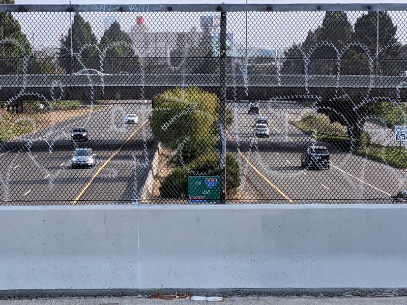I-980 cuts downtown Oakland from West Oakland. Photo: Streetsblog/Rudick